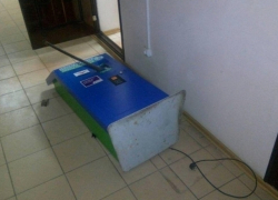 Мужчина с ломом ограбил платежный терминал в Унгенах, но был пойман с поличным