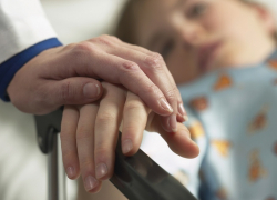 В столичном лицее 10 детей отравились обувным клеем на уроке ИЗО