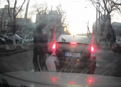 На волосок от смерти - в Кишиневе на дороге едва не погибли две женщины