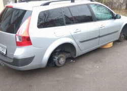 В Кишиневе с автомобилей продолжают снимать колеса по утрам
