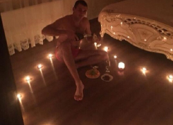 "Сейчас будет секс": фото голого Порошенко в красных трусах опубликовала его жена