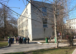 Дети теряли сознание, родители подняли панику: в столичном лицее произошел пожар