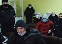 Обвиняемые в двойном убийстве в суде смеялись на камеру и шутили