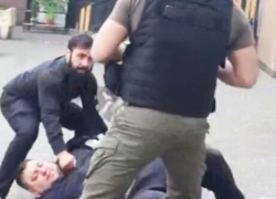 В центре Кишиневе стреляли и дрались: двое пьяных мужчин схлестнулись с «беркутовцами»