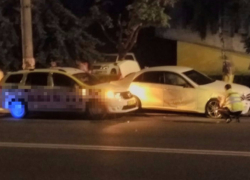 Таксист сломал руку и ногу в ночном ДТП в Кишиневе 