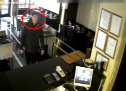 В Кишиневе разыскивают мужчину, укравшего кошелек в одном из кафе 