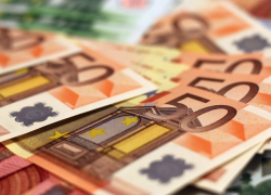 Евро и доллар подорожали в начале недели