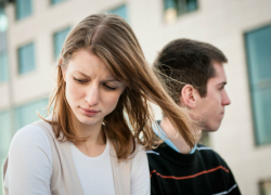 Молодая женщина после бурной ссоры с мужем выпрыгнула из окна 4-го этажа в Бендерах