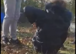 Полиция установила личность молодого садиста, избившего на камеру несовершеннолетнюю