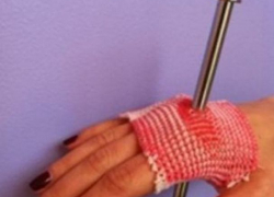 Разъяренный молдаванин вбил гвоздь в ладонь своей любовницы