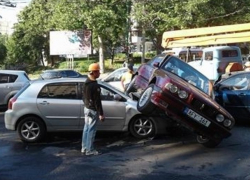 «Зрелищное» ДТП на Буюканах парализовало утреннее движение в  столице 