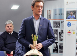 За несправедливо уволенного молдавского олимпийского медалиста вступились Журавский и Цыку