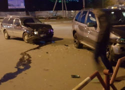 На Чеканах произошла авария с участием BMW X5