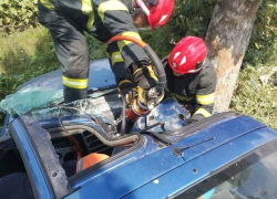 Зрелищное спасение заблокированной в автомобиле девушки совершили в Сынжерейском районе