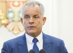 Осужденный на 19 лет Плахотнюк присутствовал на похоронах своей матери
