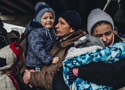 Начинается выдача денег семьям, принявшим беженцев