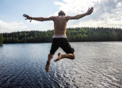 Не заходите в озера и реки – рискуете кое-что застудить или лишиться жизни