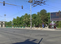 Кишиневцы делятся в соцсетях фотографиями пустого города