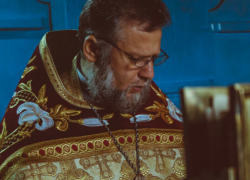 За кражу икон и вымогательство денег у прихожан уволили священника в Калараше