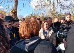 В Наславче на Санду набросились простые жители: мы голодаем, пенсия мизерная