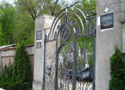 На надгробьях на кишиневском еврейском кладбище появилась свастика