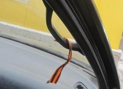 Трем гражданам Молдовы запретили въезд на Украину из-за георгиевских ленточек