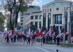 Митинг в поддержку молдо-российской дружбы и Георгиевской ленты прошел в городах Молдовы