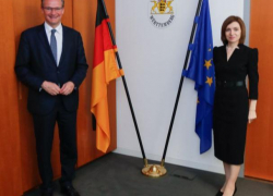 Майя Санду игнорирует молдавский флаг в Германии