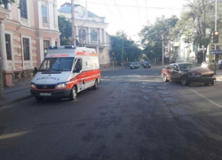 Перевозившая пациента "скорая помощь" столкнулась с BMW в Кишиневе