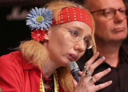 «Поэтесса Майдана» попросила прощения у Донбасса и Одессы