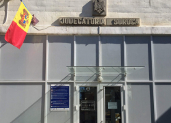 Сороки, Nissan и Mercedes: как водитель решил “повлиять на суд” и проиграл