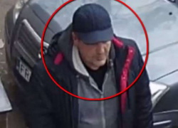 Прохожий зашел на стройплощадку в центре Кишинева и украл у рабочего зарплату 