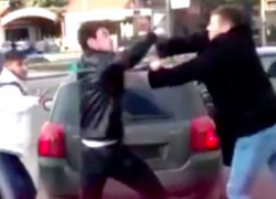 Ожесточенную драку разъяренных водителей на Ботанике сняли на видео