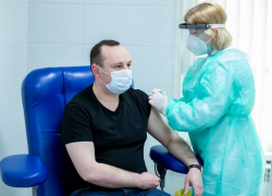 Депутаты-социалисты вакцинировались от ковида