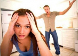 Вооруженный топором и ножом пьяный сожитель жестоко избил молодую женщину 