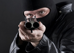 В Сынжерейском районе хозяева дома проснулись в окружении двух воров