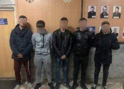 Развлечения молодежи в Кишиневе: отправились на поиски «приключений» с муляжом АК-47