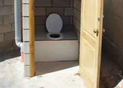 Под Фалештами девушка после тайной беременности выкинула в туалет мертвого младенца