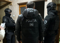 55-летний педофил сексуально эксплуатировал девочку-подростка и сливал порнографические ролики в “телеграм”