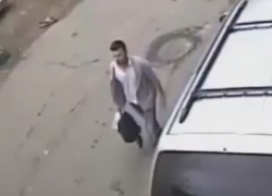 Похитителя рюкзака с видеоаппаратурой на Рышкановке сняли веб-камеры