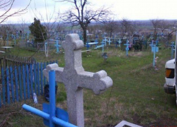 В Глодянском районе труп задушенного мужчины найден прямо у ворот кладбища
