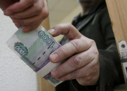 Пьяный мотоциклист предлагал полицейским взятку российскими рублями