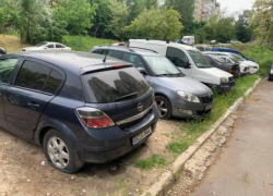 В столице злоумышленники атаковали парковку - неприятные сюрпризы для автовладельцев