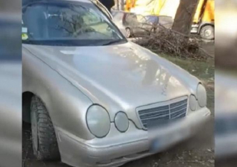 Mercedes полицейского угнал 15-летний подросток - машина найдена