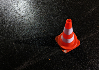 Момент наезда автомобиля на пешехода попал на видео