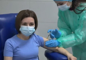 Майя Санду еще раз сделала прививку