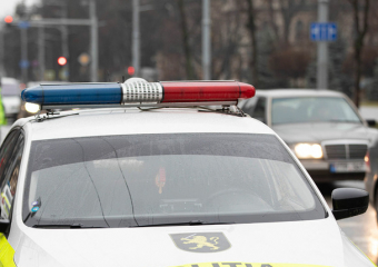 Сотрудник МВД задержан на 72 часа после того, как он и его отец угнали автомобиль