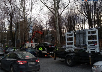 Автомобили массово эвакуируют из центра Кишинева