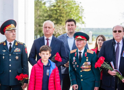 Додон принял участие в церемонии захоронения останков 15 воинов Красной армии