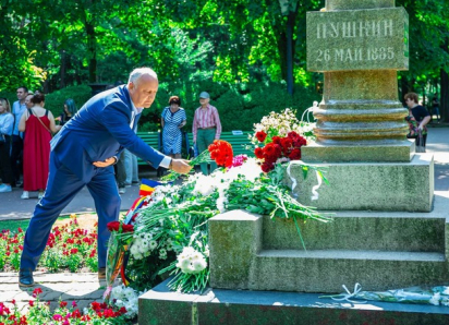 ПСРМ почтила память Александра Сергеевича Пушкина